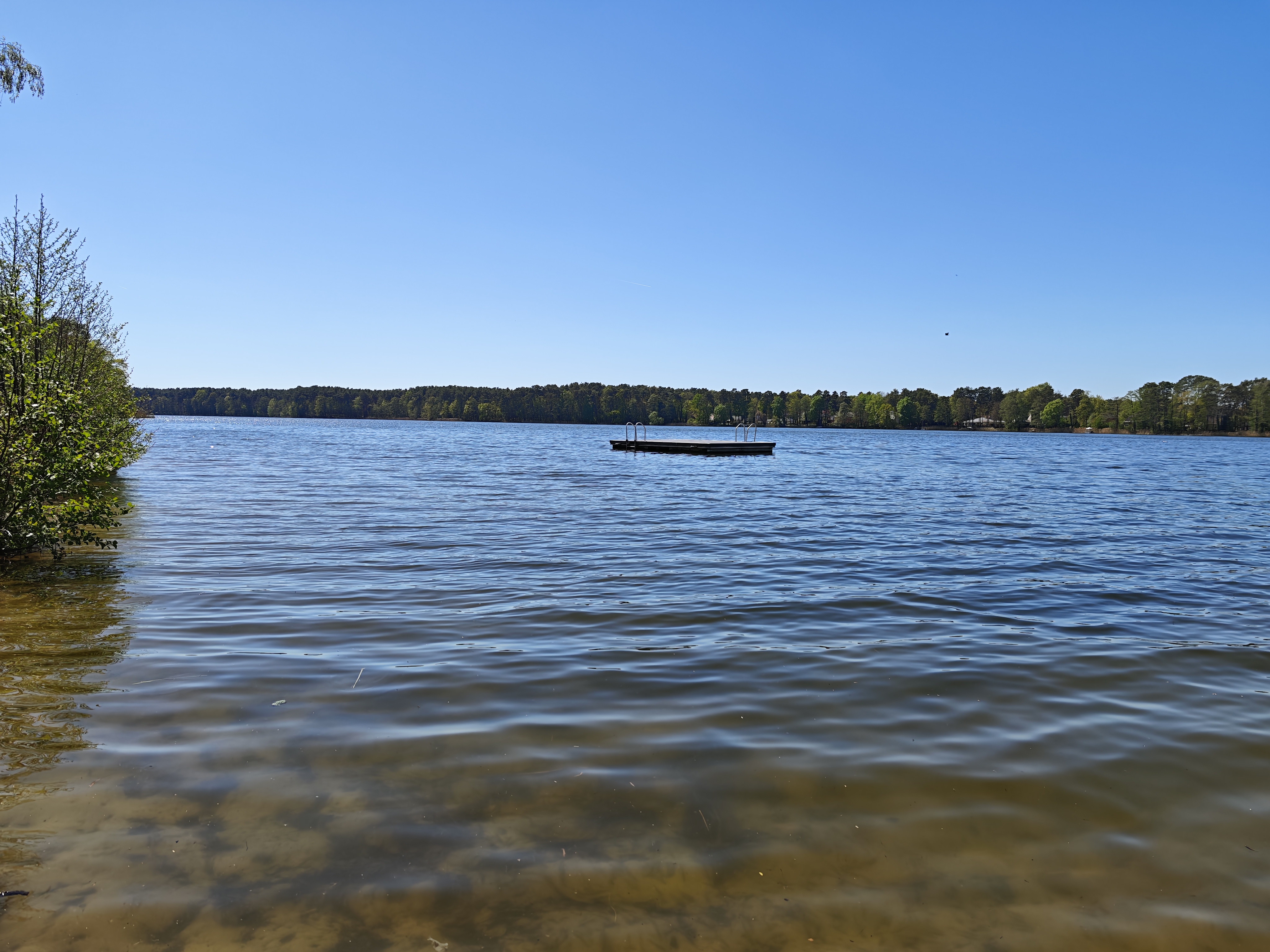 Wasserplatform auf dem See